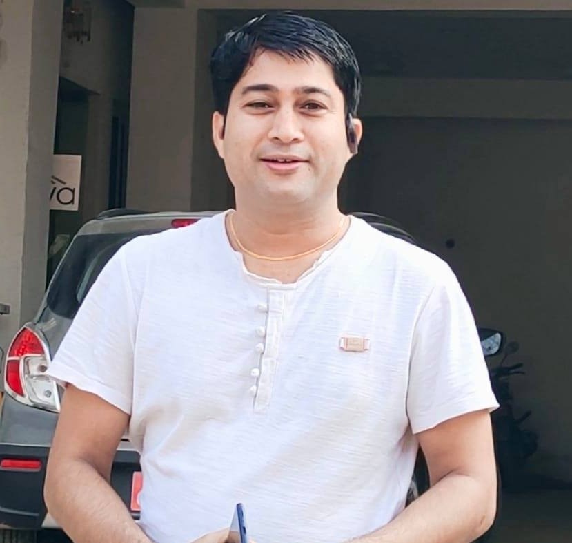 माधव अधिकारी