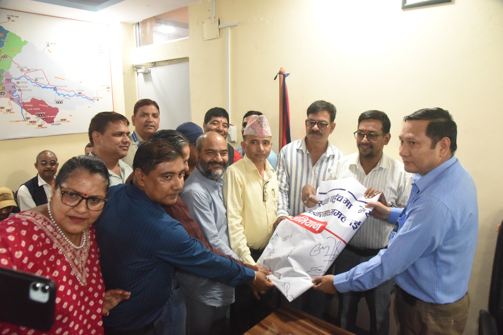 विभेदकारी विज्ञापन नीति विरुद्ध संकलित हस्ताक्षर बुझाइँदै
