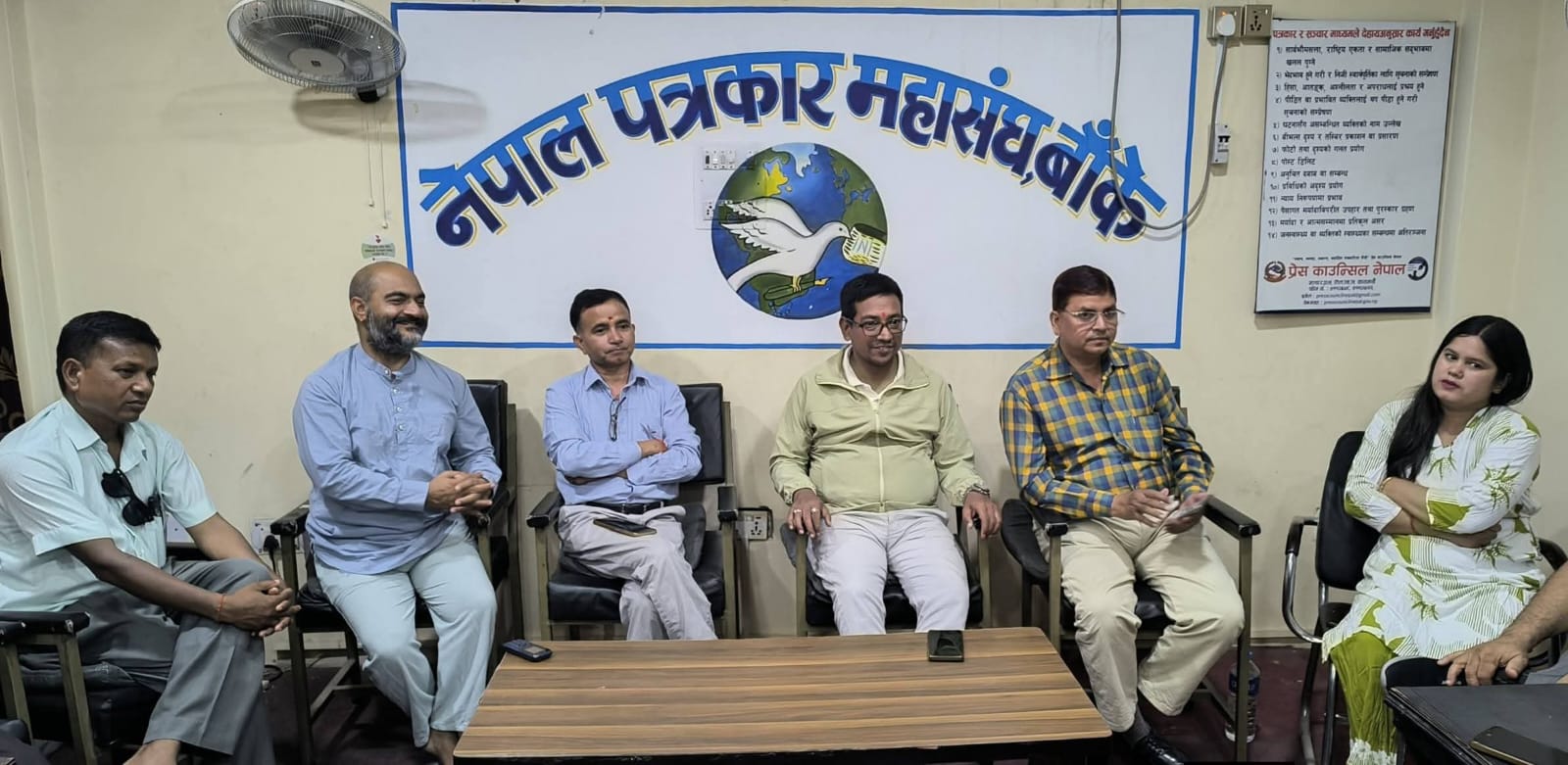मे ३ अर्थात 'प्रेस स्वतन्त्रता दिवस' मा छलफल गर्दै पत्रकारहरु