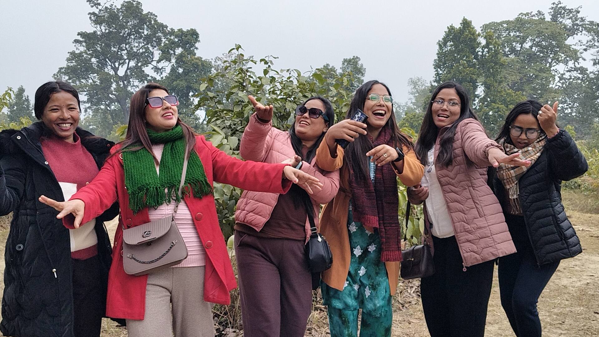 बनभोज कार्यक्रममा रमाउँदै पत्रकार महिलाहरु