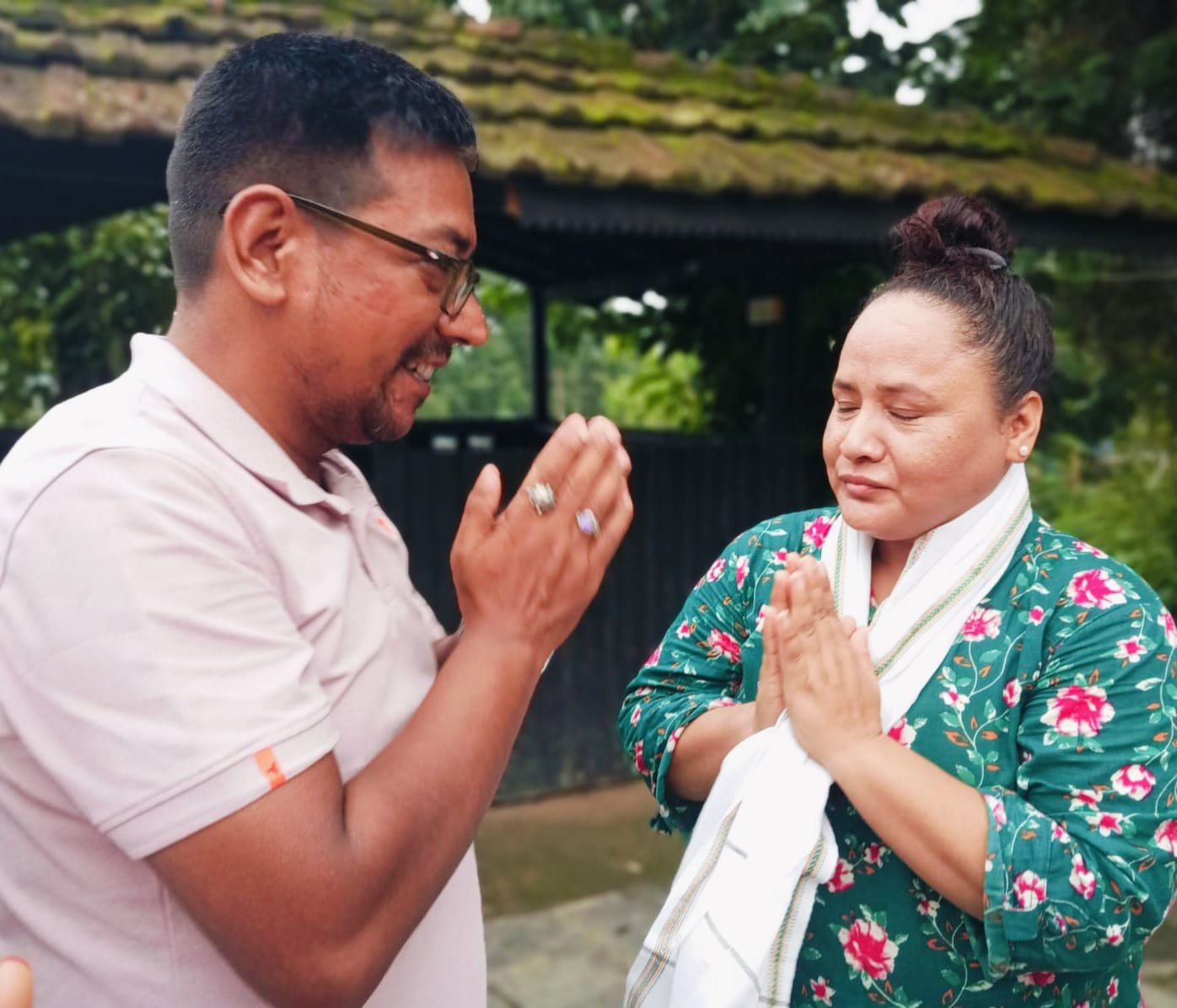खुला उपाध्यक्ष रेजिना मल्ललाई स्वागत गर्दै