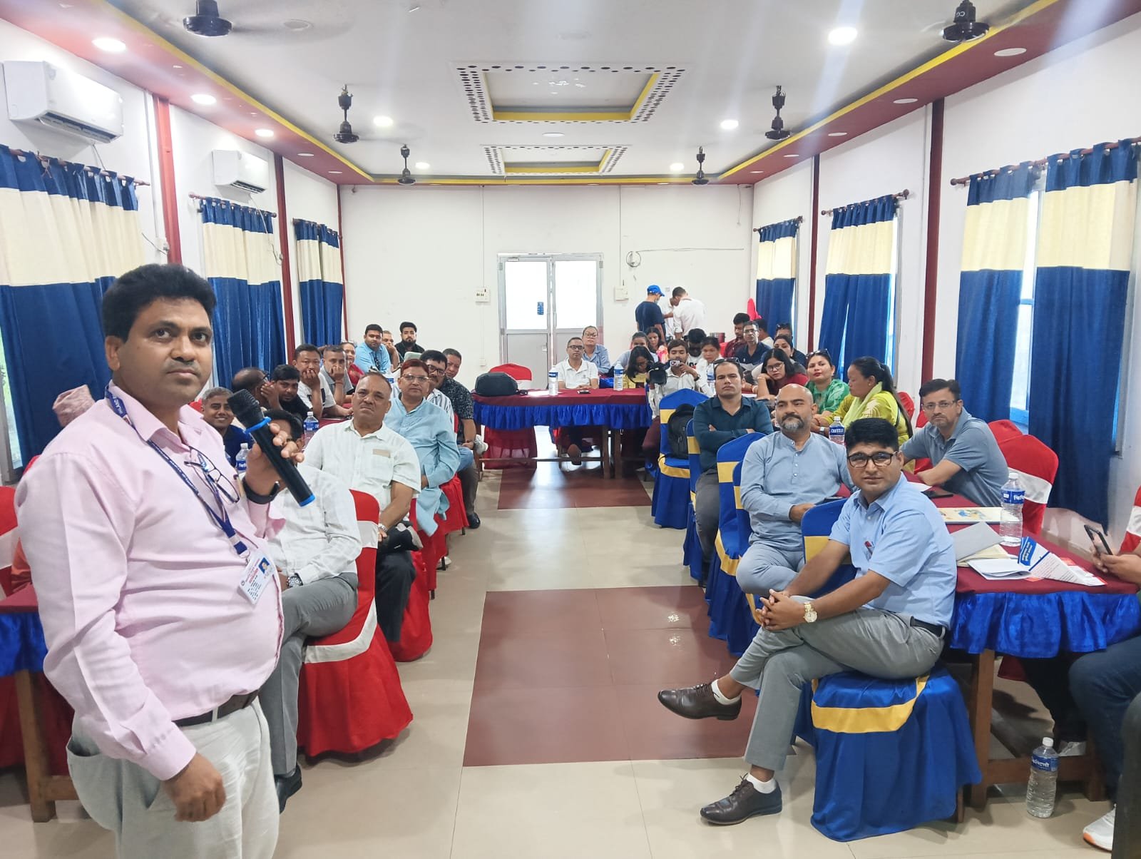 कर सम्बन्धि अन्तरक्रियामा प्रस्तुतिकरण गर्दै कर अधिकृत उदयराम केसी